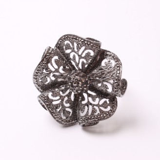 Elegant Black Flower Napkin Ring
